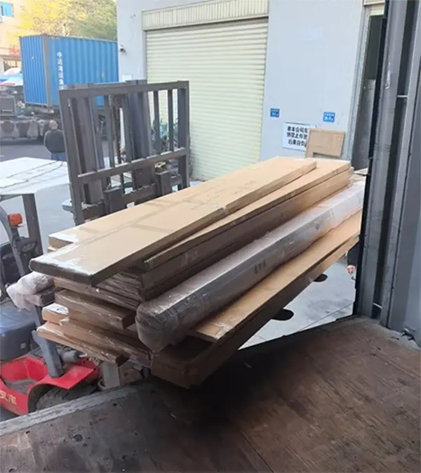 Los percheros para ropa se han entregado con éxito a Dubai